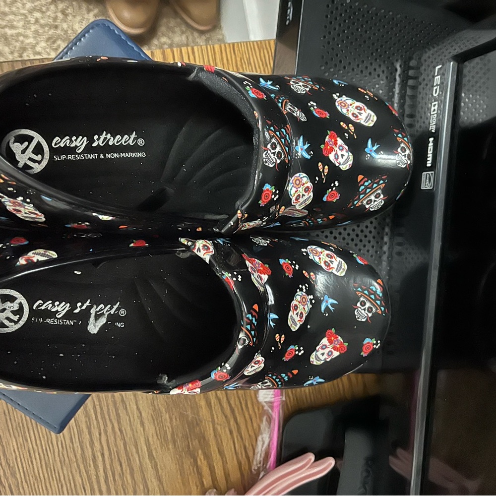 Nursing clogs